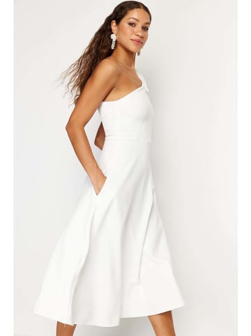 trendyol Kleid in Weiß