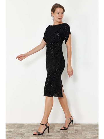 trendyol Kleid in Schwarz