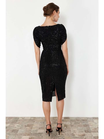trendyol Kleid in Schwarz