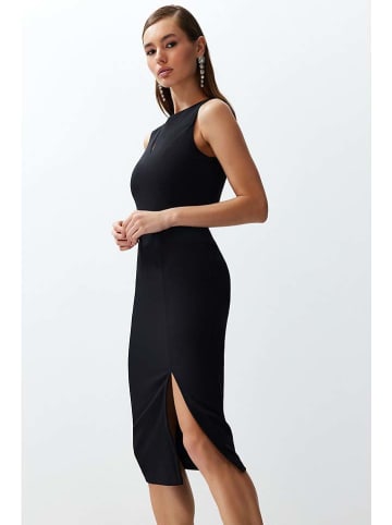 trendyol Kleid in Schwarz