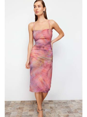 trendyol Kleid in Rosa