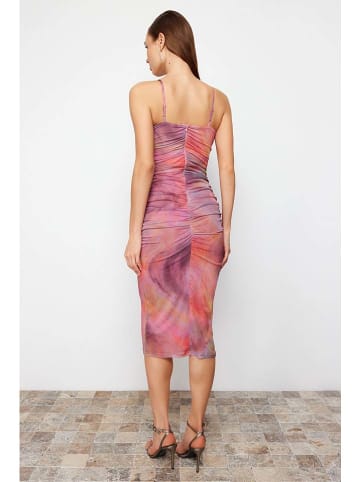 trendyol Kleid in Rosa