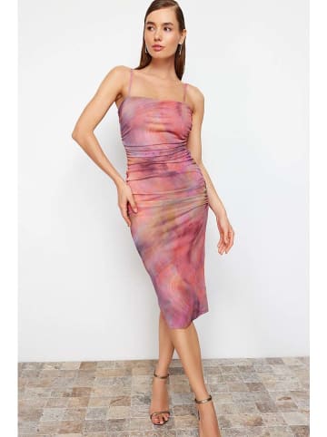 trendyol Kleid in Rosa