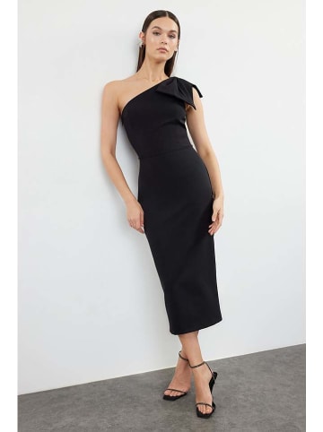 trendyol Kleid in Schwarz