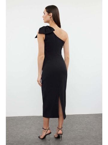 trendyol Kleid in Schwarz