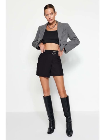 trendyol Shorts in Schwarz