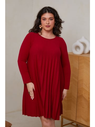 Curvy Lady Sukienka w kolorze czerwonym