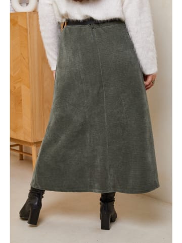 Curvy Lady Rock in Khaki