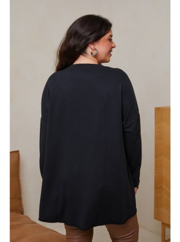 Curvy Lady Longsleeve in Schwarz