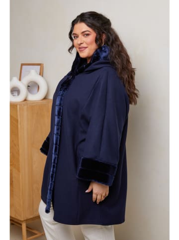 Curvy Lady Płaszcz zimowy w kolorze granatowym