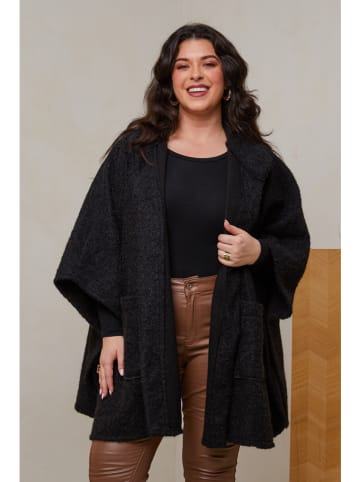 Curvy Lady Poncho in Schwarz