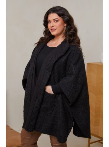 Curvy Lady Poncho in Schwarz