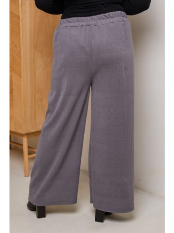 Curvy Lady Cordhose in Grau