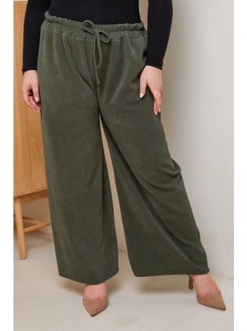 Curvy Lady Cordhose in Khaki
