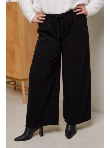 Curvy Lady Cordhose in Schwarz