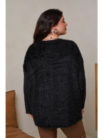 Curvy Lady Pullover in Schwarz
