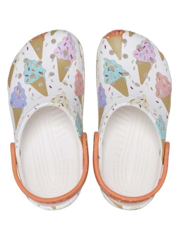 Crocs Chodaki "Off Court" w kolorze białym ze wzorem