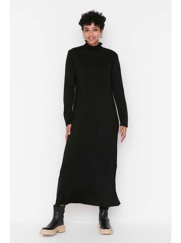 trendyol Kleid in Schwarz