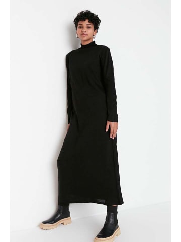 trendyol Kleid in Schwarz