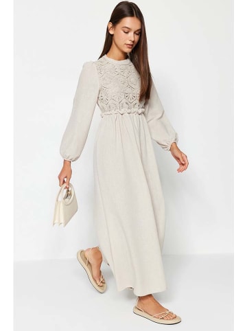 trendyol Kleid in Creme