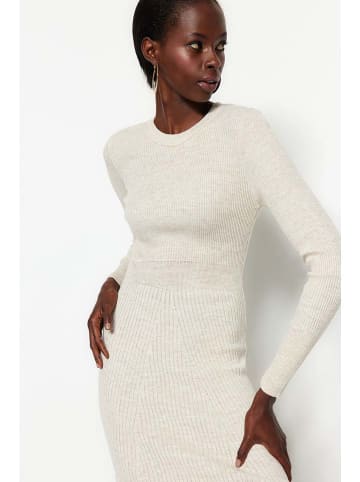trendyol Kleid in Creme