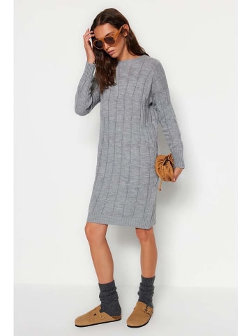 trendyol Sukienka dzianinowa w kolorze szarym