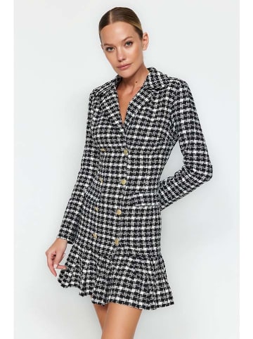 trendyol Kleid in Schwarz/ Weiß