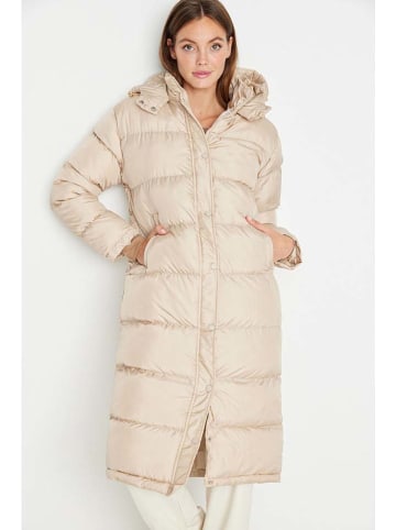 trendyol Wintermantel in Creme