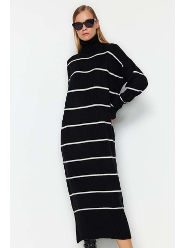 trendyol Kleid in Schwarz/ Weiß