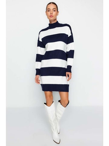 trendyol Kleid in Dunkelblau/ Weiß