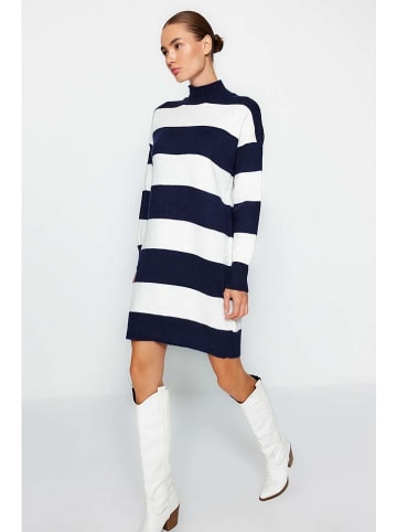 trendyol Kleid in Dunkelblau/ Weiß