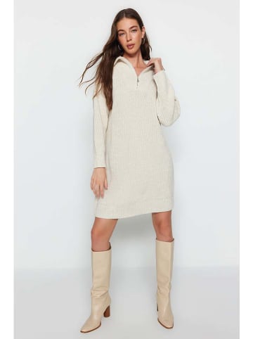 trendyol Kleid in Creme
