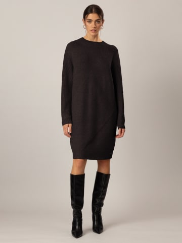 APART Strickkleid in Schwarz