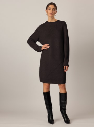 APART Strickkleid in Schwarz