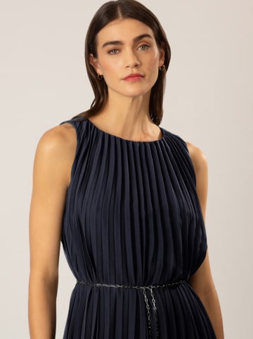 APART Plisseekleid in Dunkelblau