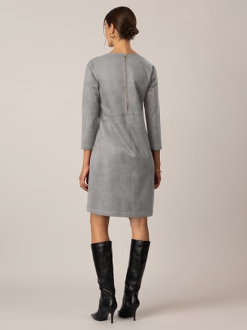 APART Kleid in Grau