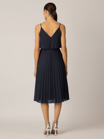 APART Plisseekleid in Dunkelblau