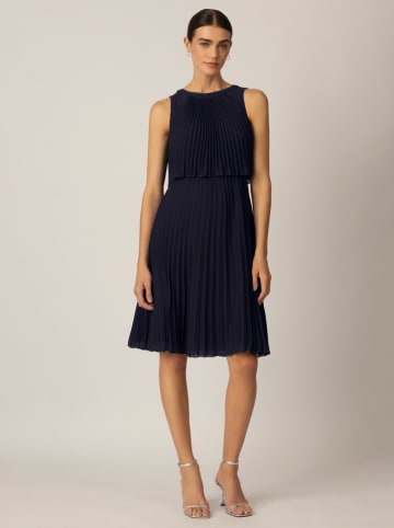 APART Plisseekleid in Dunkelblau