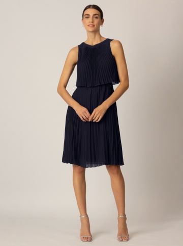 APART Plisseekleid in Dunkelblau