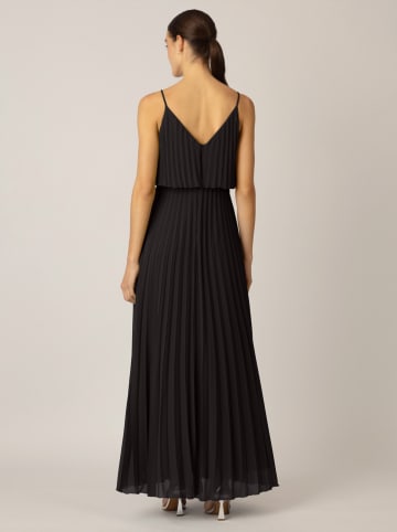 APART Plisseekleid in Schwarz
