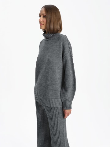 BGN Pullover in Grau