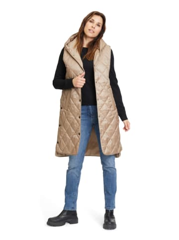 AMBER & JUNE Doorgestikte bodywarmer beige