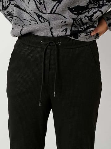 Relaxed by TONI Hose "Sue" in Schwarz