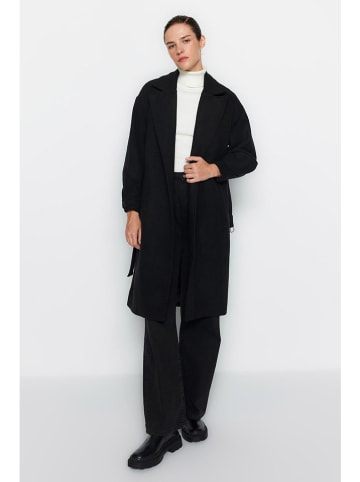 trendyol Wintermantel in Schwarz