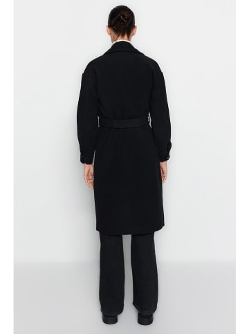 trendyol Wintermantel in Schwarz