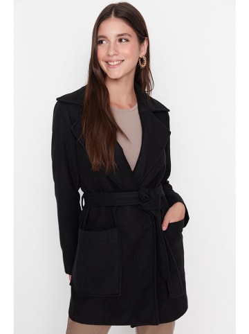 trendyol Wintermantel in Schwarz