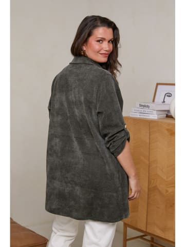 Curvy Lady Bluse in Khaki