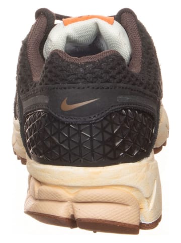 Nike Sportswear Skórzane sneakersy "Zoom Vomero 5" w kolorze czarnym