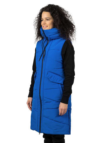 Hannah Weste in Blau