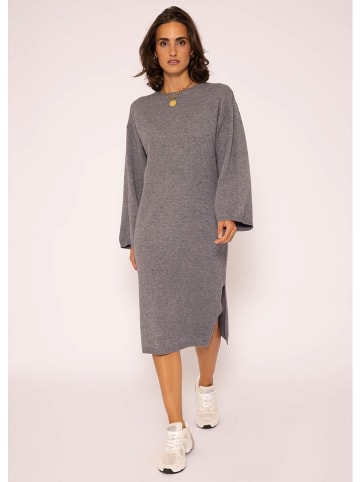SASSYCLASSY Strickkleid in Grau